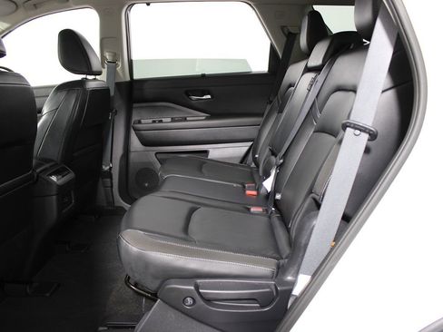 Used 2023 Nissan Pathfinder SL image 28