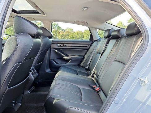 Used 2021 Honda Accord Touring image 10