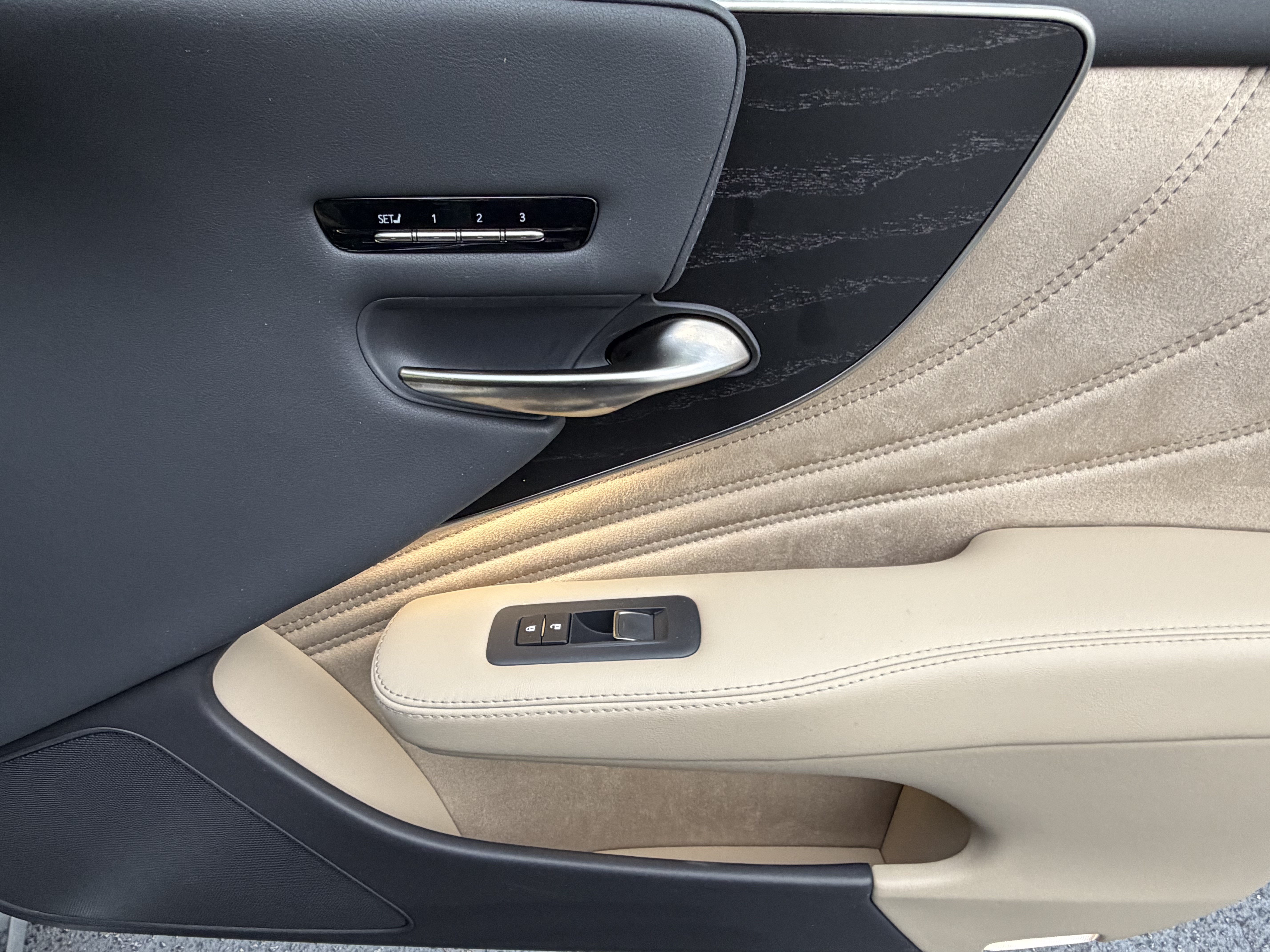 Used 2025 Lexus LS 500 RWD image 41
