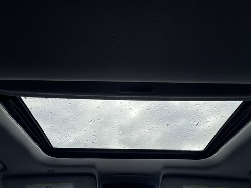 Used 2019 Chevrolet Suburban LT image 18