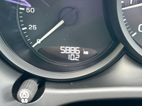 Certified 2025 Porsche Macan image 30