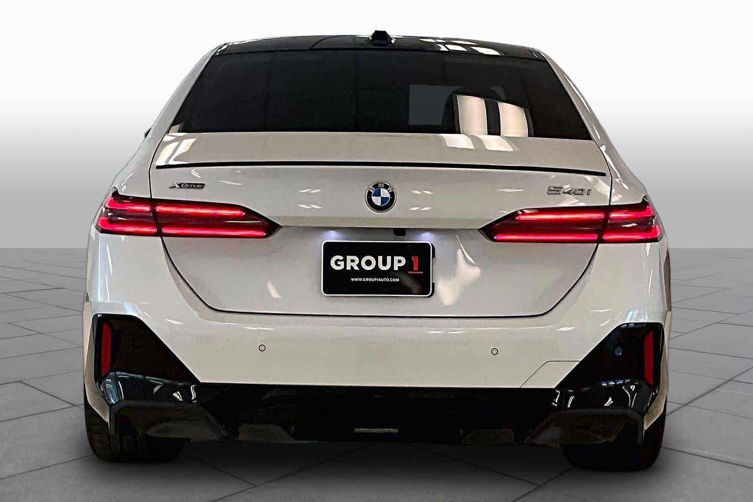 Used 2024 BMW 540i xDrive w/ Premium Package AWD/4WD image 4