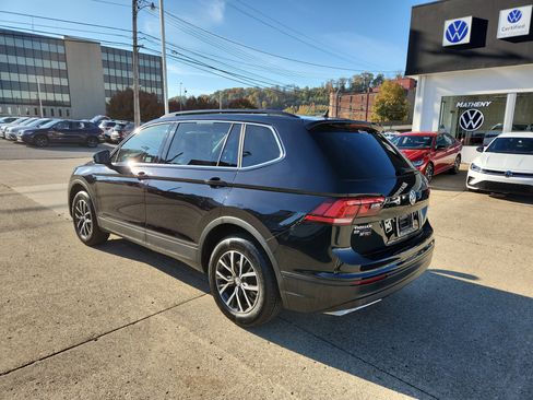 Used 2019 Volkswagen Tiguan SE w/ Panoramic Sunroof Package image 3