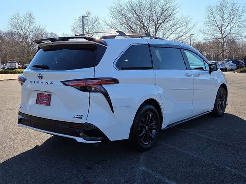 Certified 2024 Toyota Sienna XSE image 5