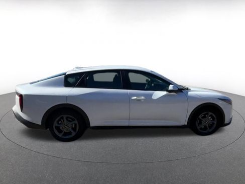 Used 2025 Kia K4 LXS image 16