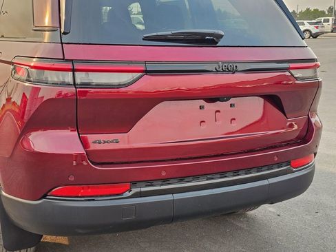 New 2025 Jeep Grand Cherokee Altitude image 7