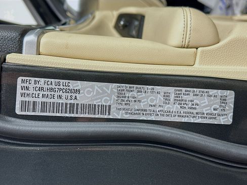 Used 2023 Jeep Grand Cherokee Limited AWD/4WD image 31