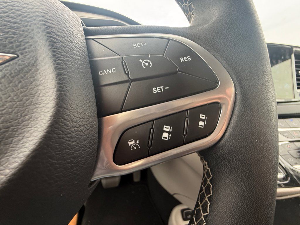 Used 2024 Chrysler Pacifica Touring-L FWD image 16