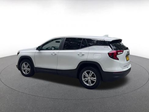 Used 2024 GMC Terrain SLE FWD image 10