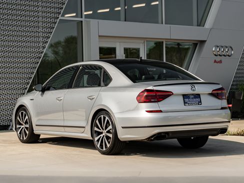 Used 2018 Volkswagen Passat GT FWD image 4