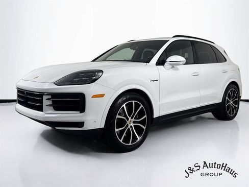 Used 2025 Porsche Cayenne S w/ Premium Package Plus AWD/4WD image 3