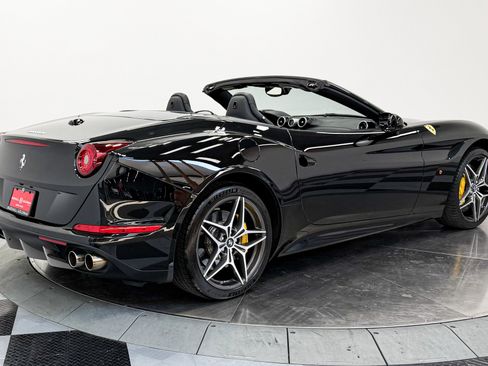 Used 2016 Ferrari California T RWD image 9