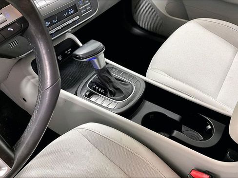 Used 2024 Hyundai Kona SEL image 17