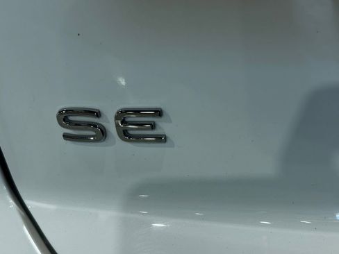 Used 2025 Volkswagen Atlas Cross Sport SE AWD/4WD image 34