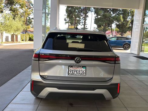 Certified 2026 Volkswagen Tiguan SE w/ Panoramic Sunroof Package FWD image 4