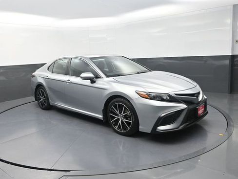 Used 2024 Toyota Camry SE FWD image 10