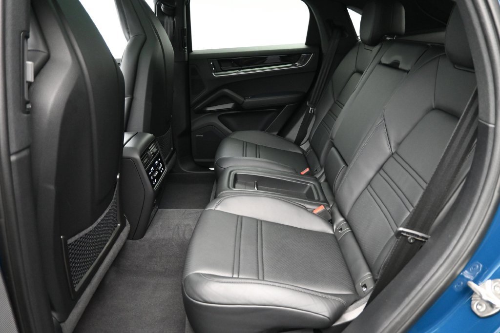 Certified 2024 Porsche Cayenne Coupe AWD/4WD image 7