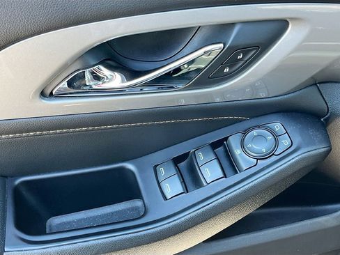 Used 2020 Chevrolet Traverse RS image 18