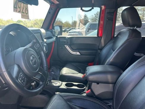Used 2016 Jeep Wrangler Unlimited Sahara w/ Max Tow Package AWD/4WD image 10