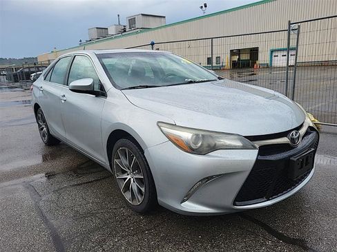 Used 2016 Toyota Camry XSE w/ Moonroof Package FWD image 3