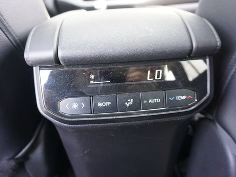Used 2021 Toyota Highlander XLE FWD image 17