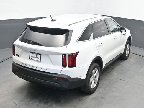 Used 2022 Kia Sorento LX image 25