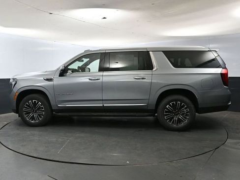 Used 2025 GMC Yukon XL Elevation image 9