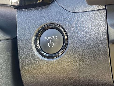 Used 2025 Toyota Camry SE FWD image 30