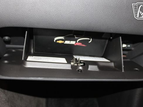 Used 2004 Chevrolet SSR w/ Preferred Equipment Group RWD image 30