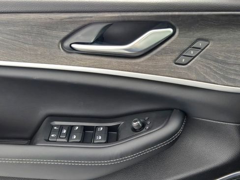 New 2025 Jeep Grand Cherokee L Limited w/ Luxury Tech Group II image 29