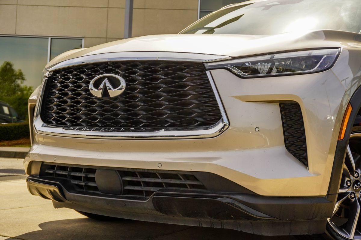 Certified 2023 INFINITI QX60 Luxe w/ Cargo Package AWD/4WD image 2