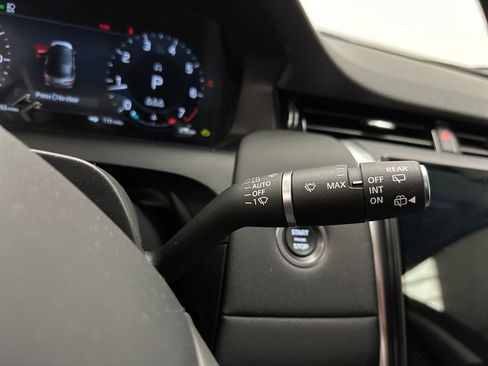 Used 2025 Land Rover Discovery Sport S image 18