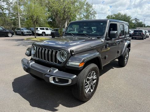 Used 2025 Jeep Wrangler Unlimited Sahara AWD/4WD image 1