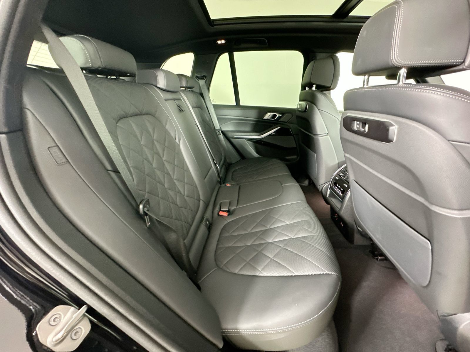 Used 2025 BMW X5 xDrive40i AWD/4WD image 41