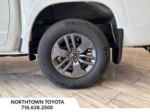 Used 2025 Nissan Frontier SV w/ SV Convenience Package AWD/4WD image 25