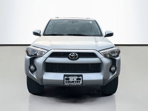 Used 2017 Toyota 4Runner SR5 Premium AWD/4WD image 2