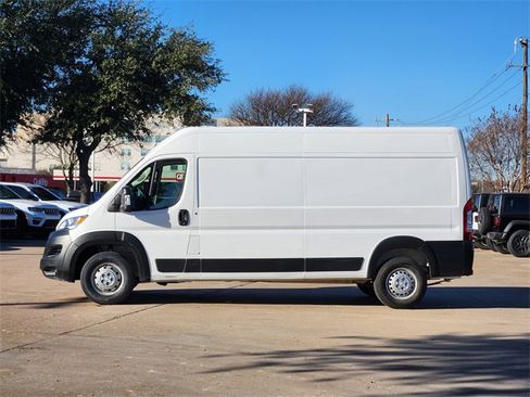 Used 2024 RAM ProMaster 2500 w/ Convenience Group image 4