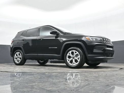 Used 2025 Jeep Compass Sport w/ Mopar Graphics Package AWD/4WD image 41