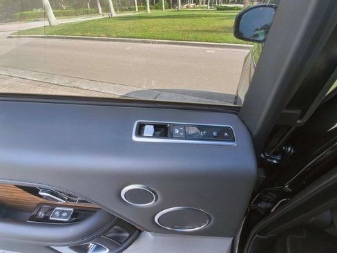 Used 2019 Land Rover Range Rover HSE AWD/4WD image 14