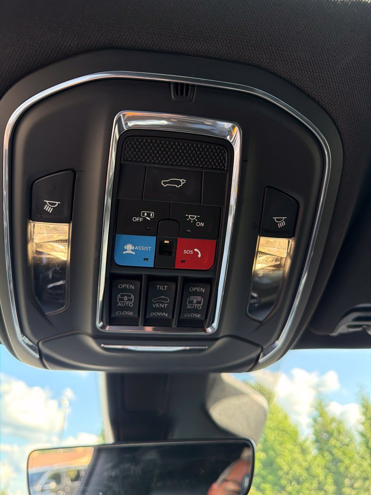 Used 2023 Jeep Wagoneer 4WD w/ Premium Group I image 19