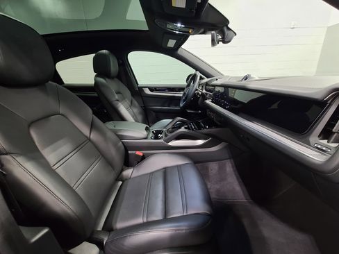 New 2025 Porsche Cayenne S AWD/4WD image 29