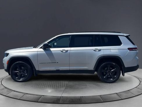 Used 2023 Jeep Grand Cherokee L Laredo AWD/4WD image 2