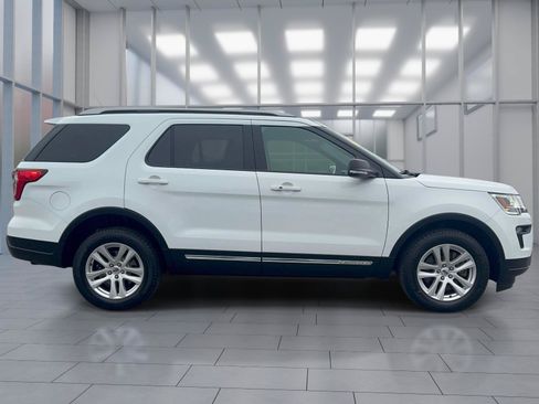 Used 2019 Ford Explorer XLT w/ Equipment Group 202A AWD/4WD image 3