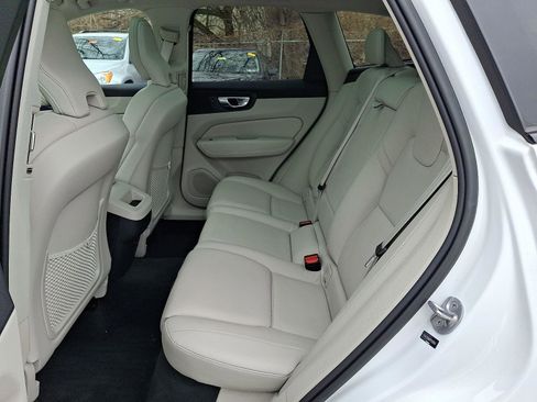 Certified 2023 Volvo XC60 B5 Plus image 10