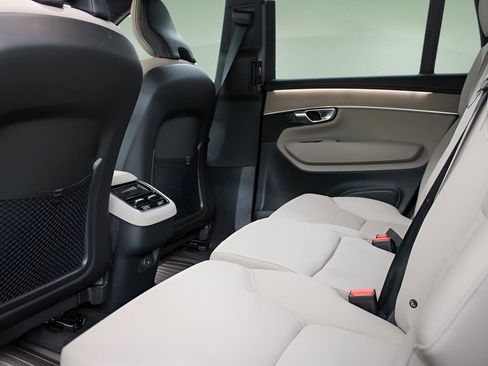 New 2026 Volvo XC90 B6 Plus w/ Protection Package Premier image 11