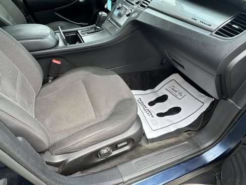 Used 2016 Ford Taurus SEL FWD image 12