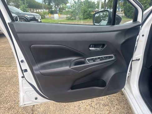 Used 2020 Nissan Versa SR w/ Convenience Package image 18