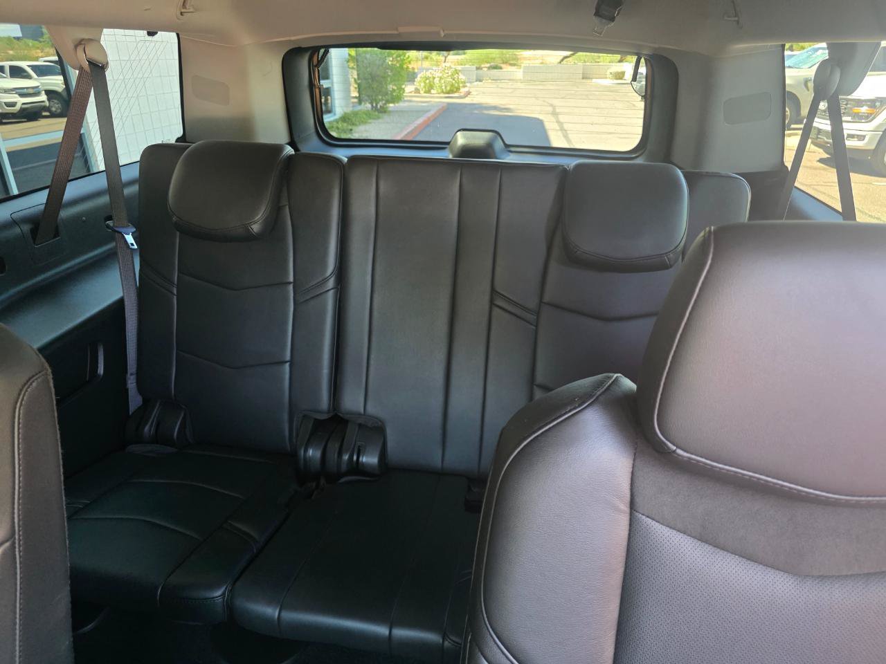 Used 2019 Cadillac Escalade ESV Luxury AWD/4WD image 13