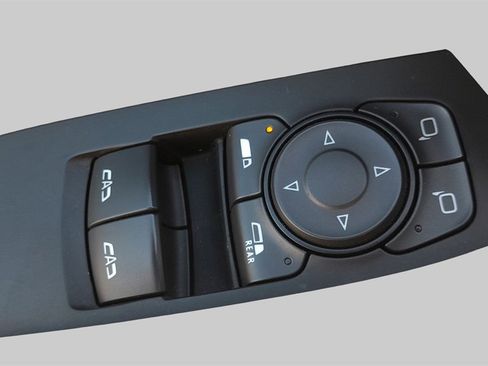 Used 2018 Chevrolet Camaro SS image 16