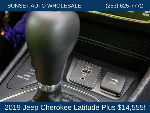 Used 2019 Jeep Cherokee Latitude Plus AWD/4WD image 58